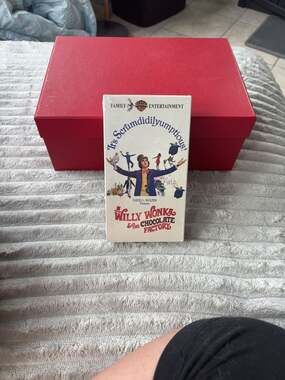 Willy Wonka & The Chocolate Factory VHS Tape 1994 Warner Home Video (Sealed)